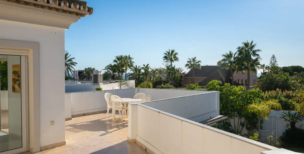 Продажа  отдельно стоящей виллы в Marbesa 54