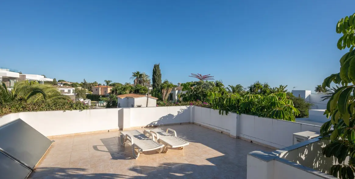 Продажа  отдельно стоящей виллы в Marbesa 56