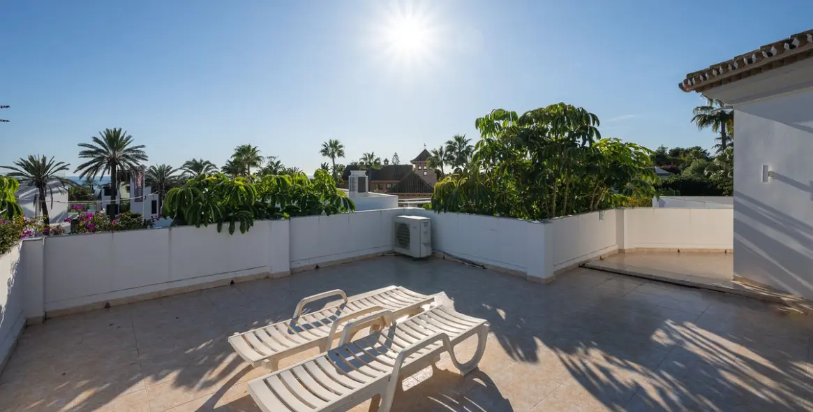 Продажа  отдельно стоящей виллы в Marbesa 57