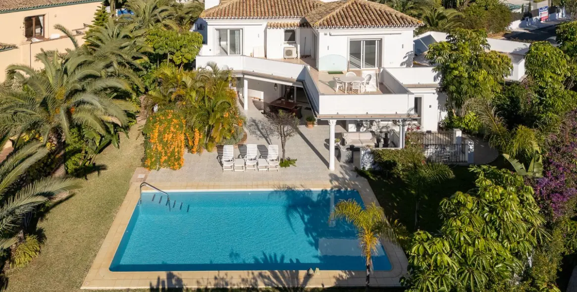 Продажа  отдельно стоящей виллы в Marbesa 70