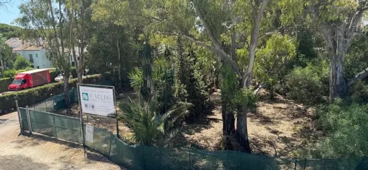 Sale of commercial plot in El Paraiso 0