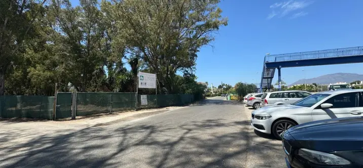 Sale of commercial plot in El Paraiso 1