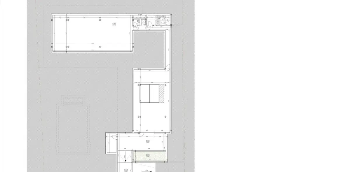 Sale of commercial plot in El Paraiso 12