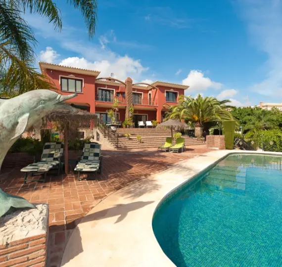 Продажа  отдельно стоящей виллы в Benalmadena