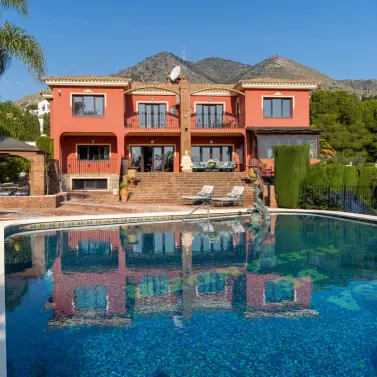 Продажа  отдельно стоящей виллы в Benalmadena Costa