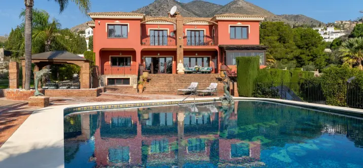 Продажа  отдельно стоящей виллы в Benalmadena Costa 0