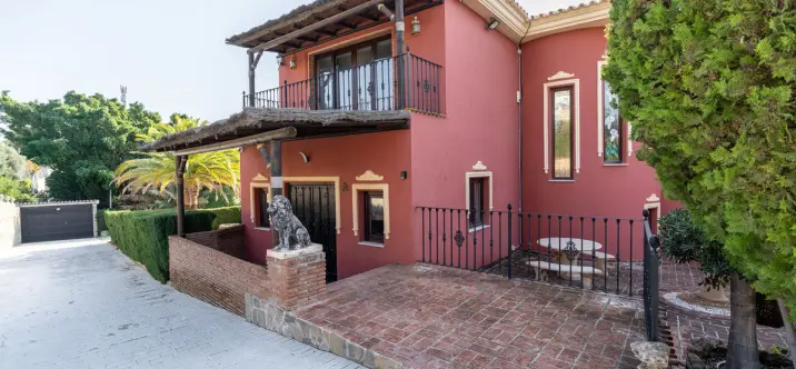 Продажа  отдельно стоящей виллы в Benalmadena Costa 3