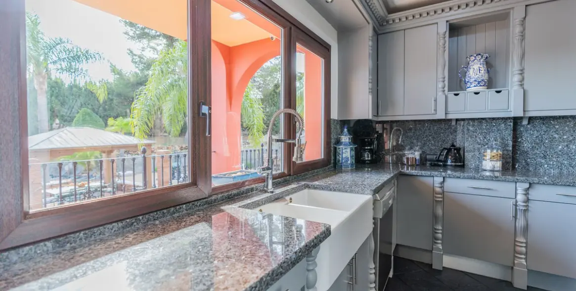 Продажа  отдельно стоящей виллы в Benalmadena Costa 8