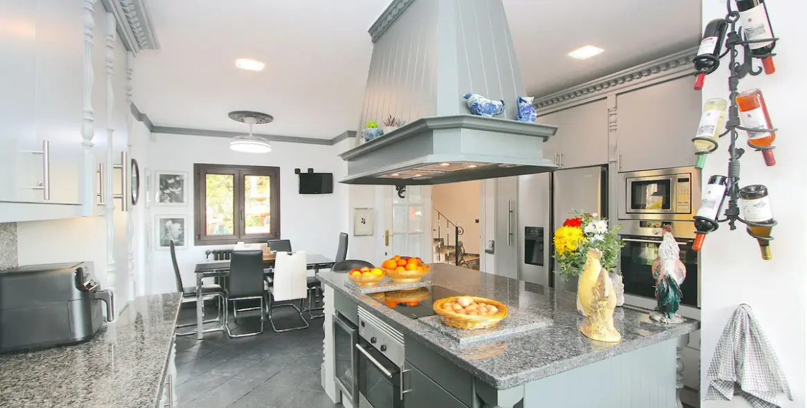 Продажа  отдельно стоящей виллы в Benalmadena Costa 9