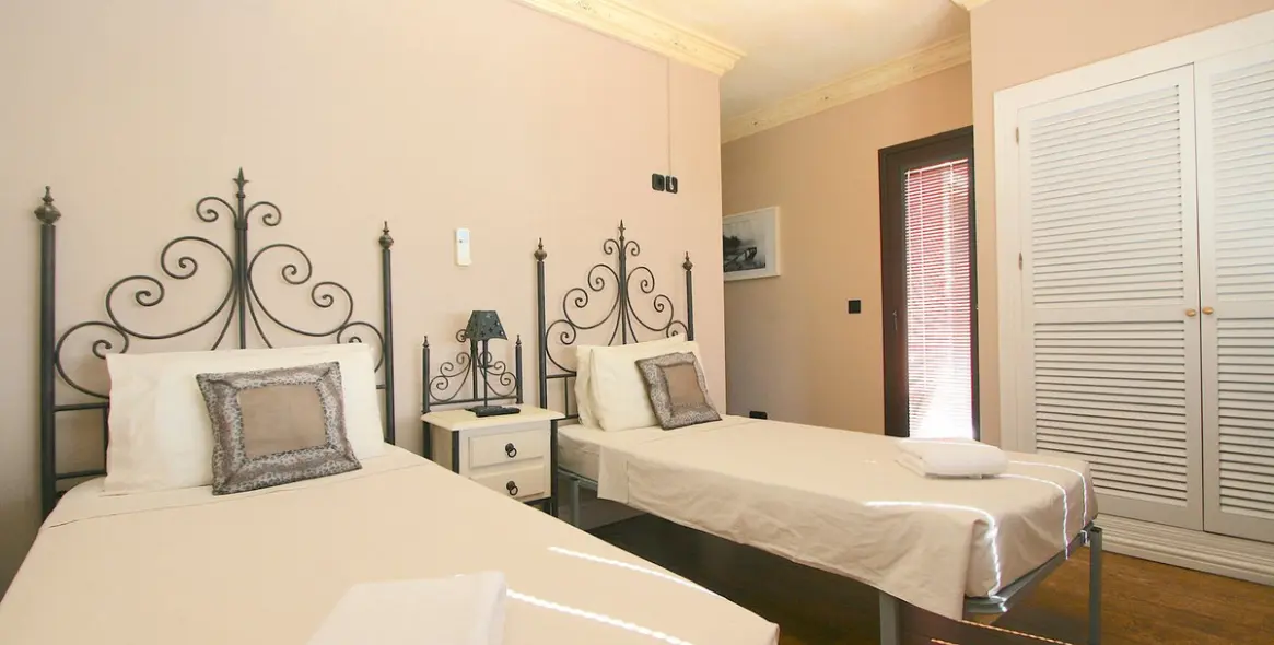 Продажа  отдельно стоящей виллы в Benalmadena Costa 27