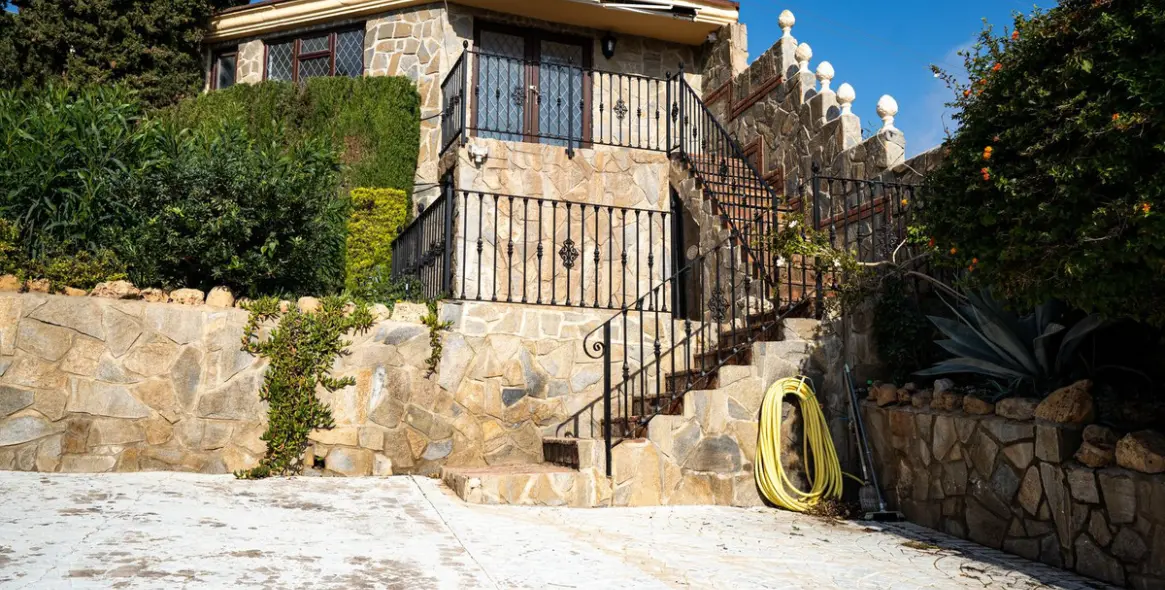 Продажа  отдельно стоящей виллы в Benalmadena Costa 48