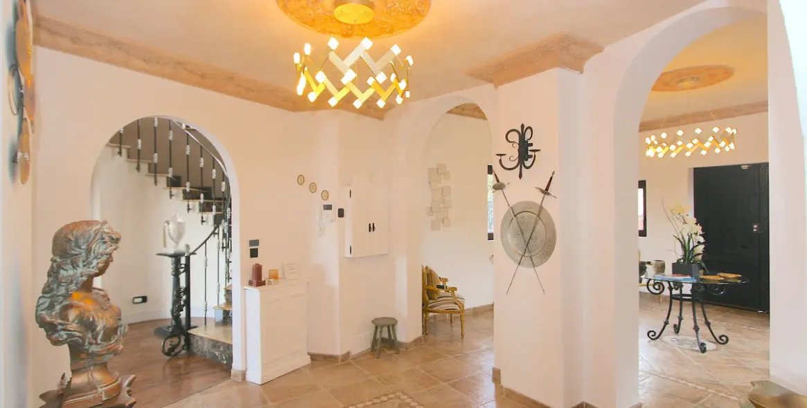 Продажа  отдельно стоящей виллы в Benalmadena Costa 53