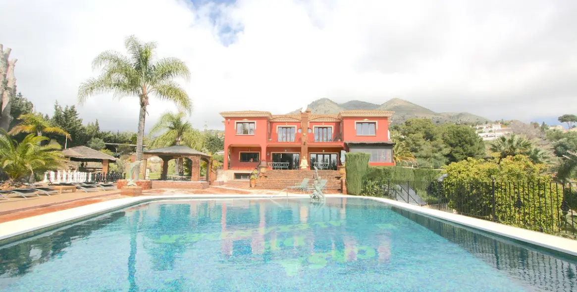 Продажа  отдельно стоящей виллы в Benalmadena Costa 55