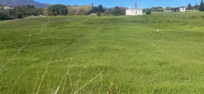 Sale of commercial plot in Estepona 0