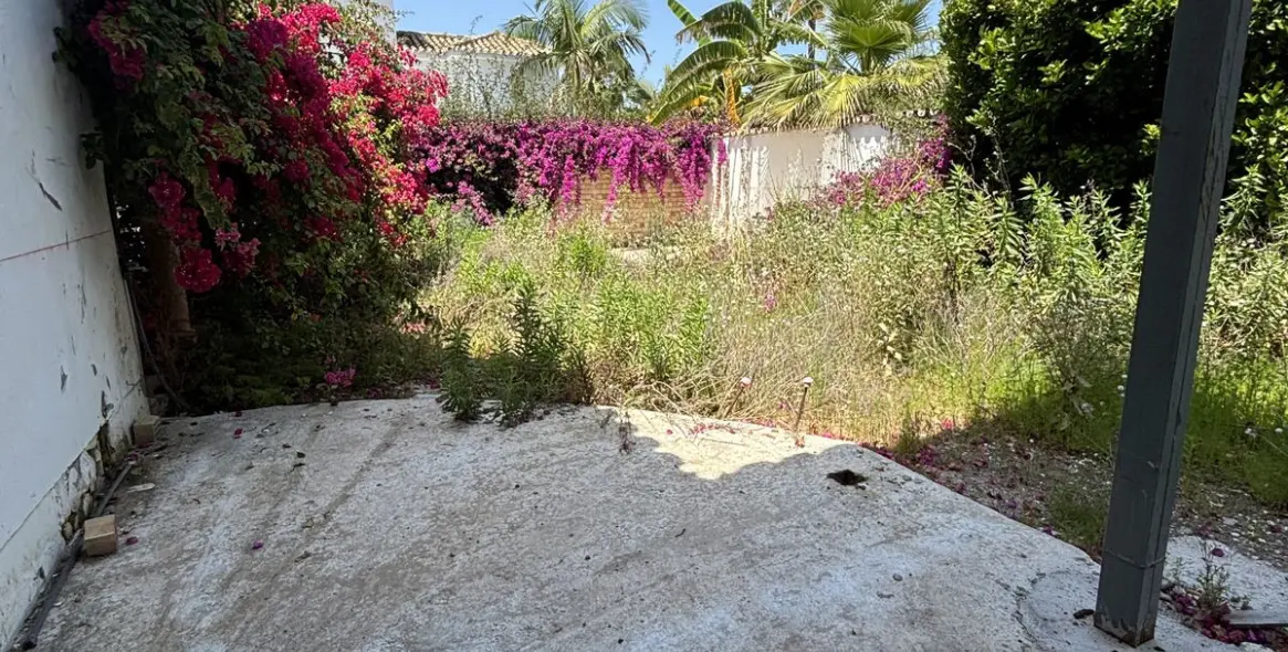 Sale of detached villa in New Golden Mile 2