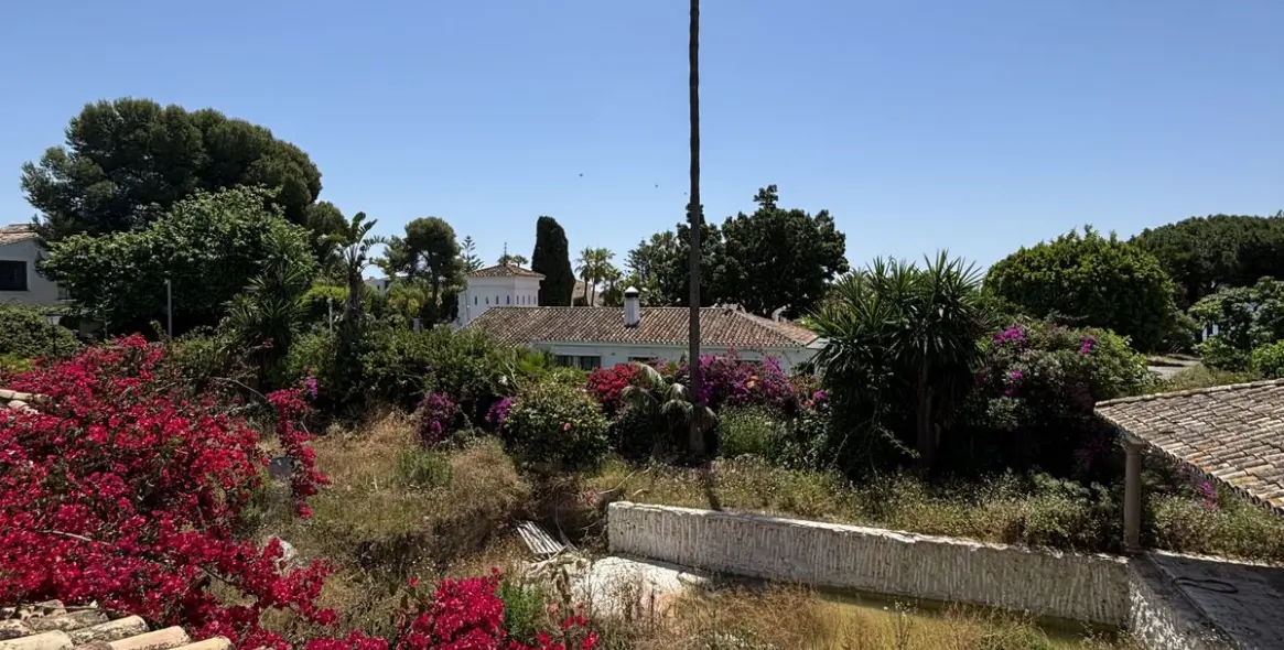 Sale of detached villa in New Golden Mile 3