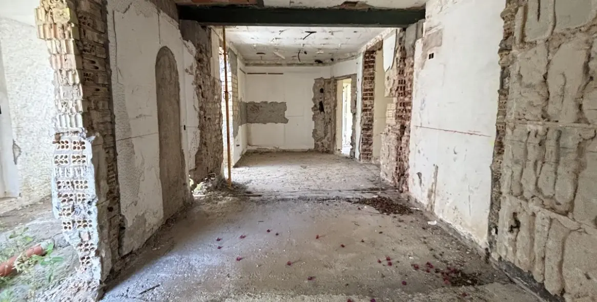 Sale of detached villa in New Golden Mile 5