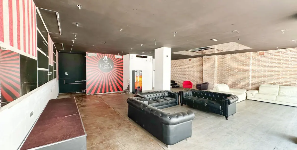 Sale of commercial premises in Puerto Banús 8