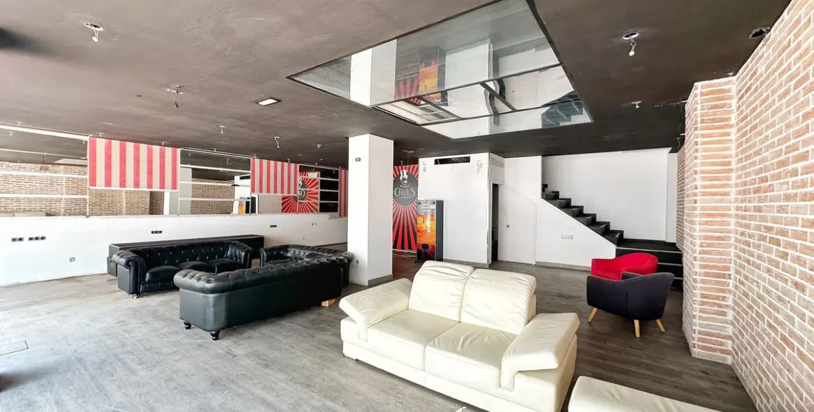 Sale of commercial premises in Puerto Banús 9