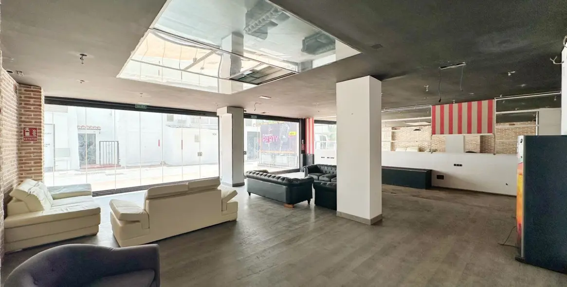 Sale of commercial premises in Puerto Banús 10
