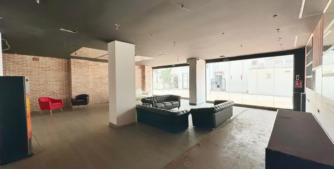 Sale of commercial premises in Puerto Banús 11