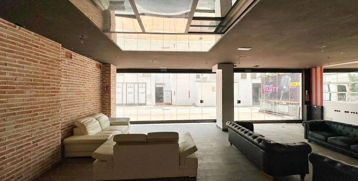 Sale of commercial premises in Puerto Banús 12