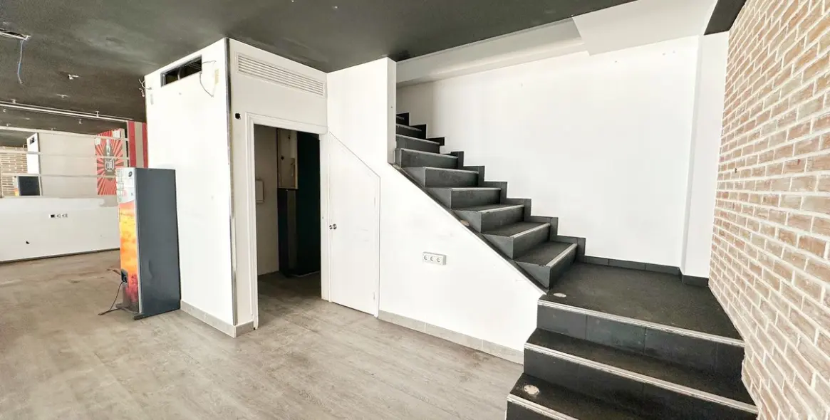 Sale of commercial premises in Puerto Banús 13