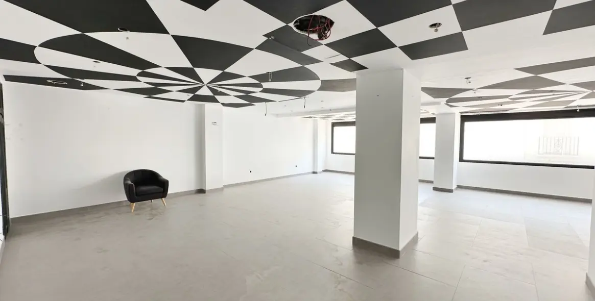 Sale of commercial premises in Puerto Banús 14