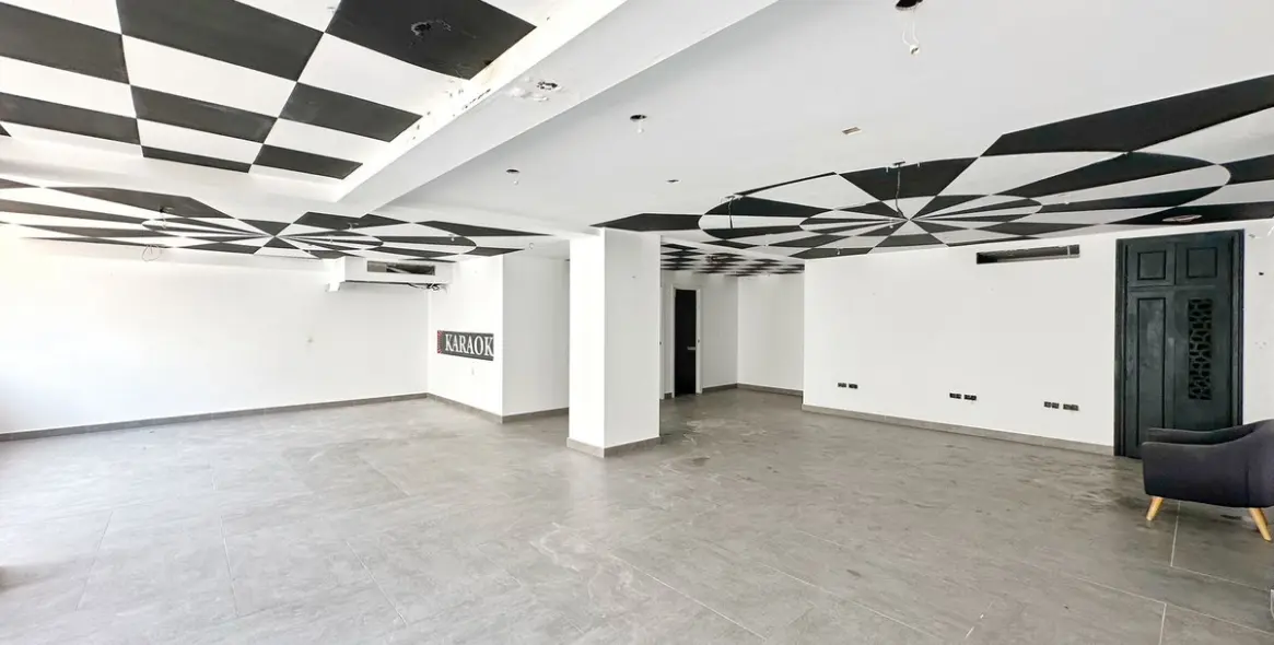 Sale of commercial premises in Puerto Banús 17