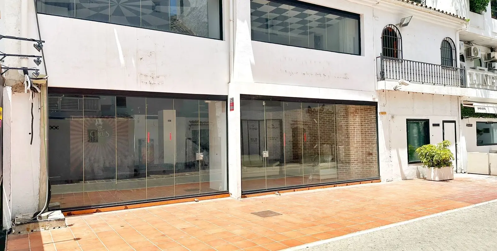 Sale of commercial premises in Puerto Banús 1