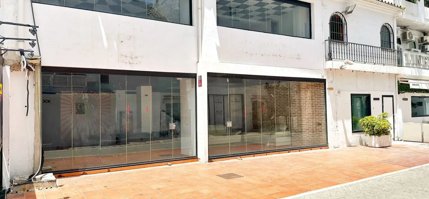 Venta de local comercial en Puerto Banús 0