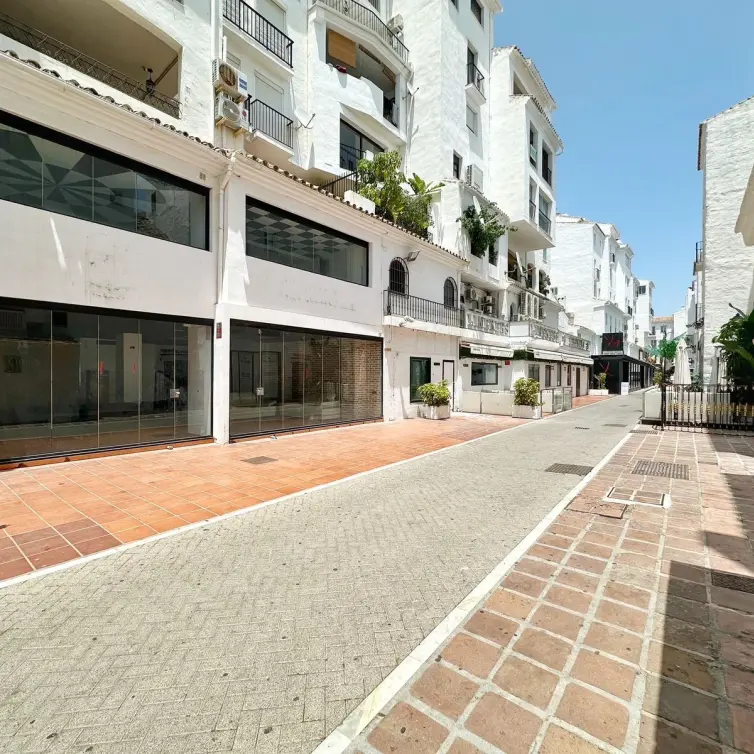 Venta de local comercial en Puerto Banús