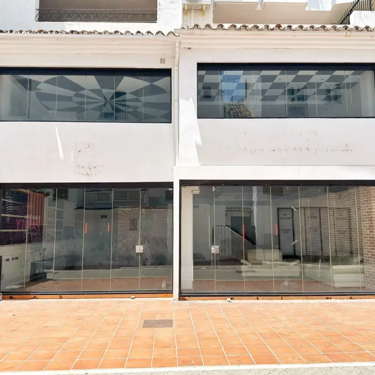 Venta de local comercial en Puerto Banús