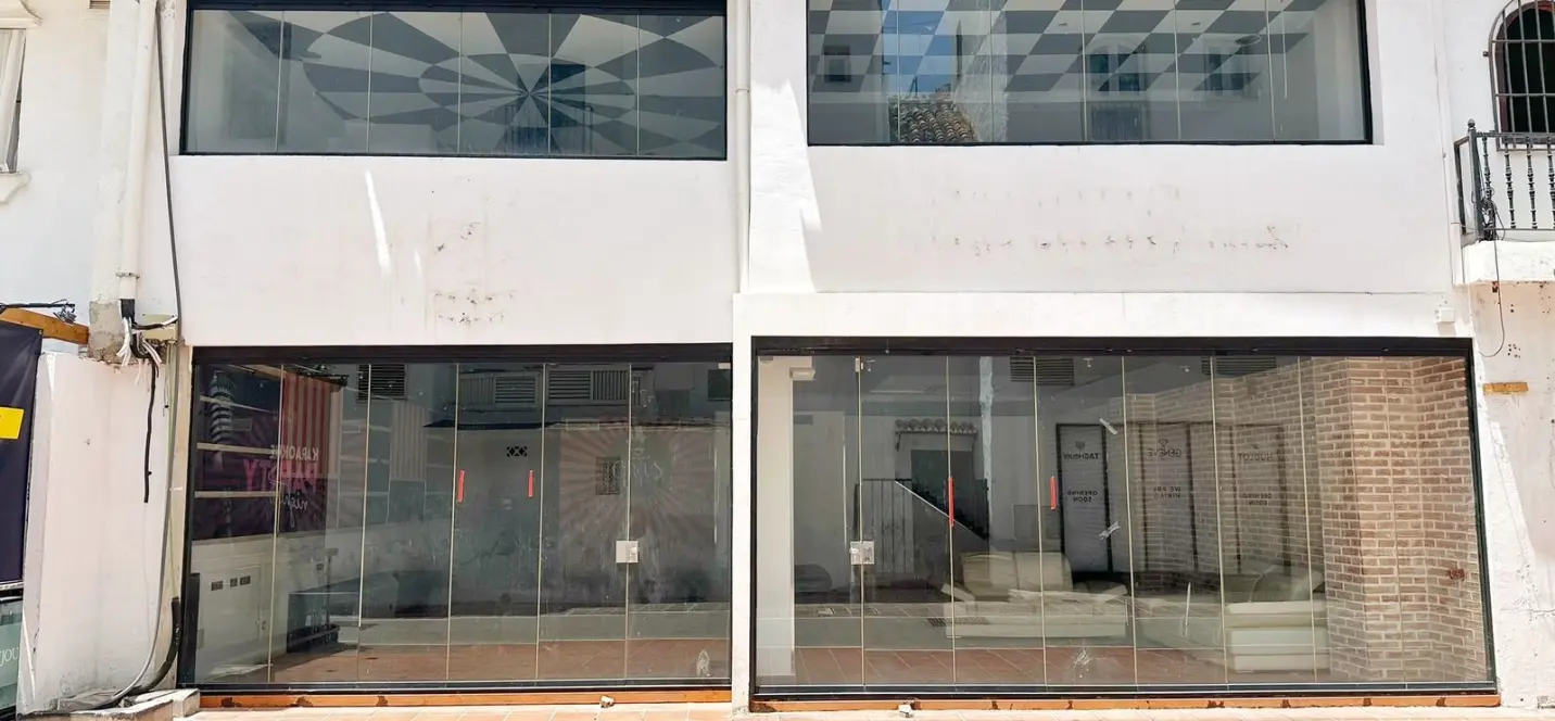 Venta de local comercial en Puerto Banús 3