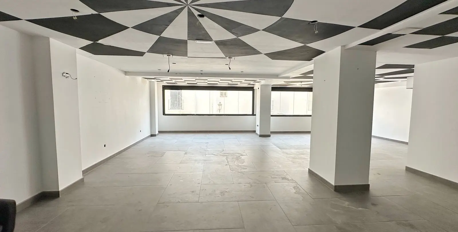 Sale of commercial premises in Puerto Banús 18
