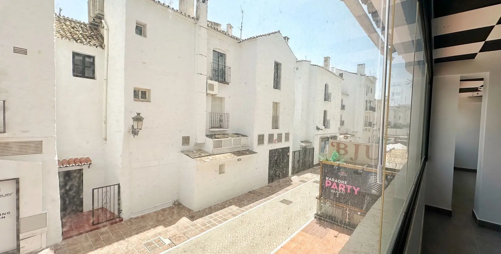 Sale of commercial premises in Puerto Banús 22