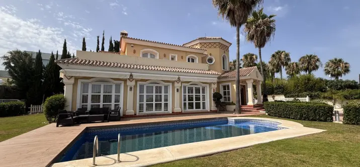 Продажа  отдельно стоящей виллы в Selwo 0