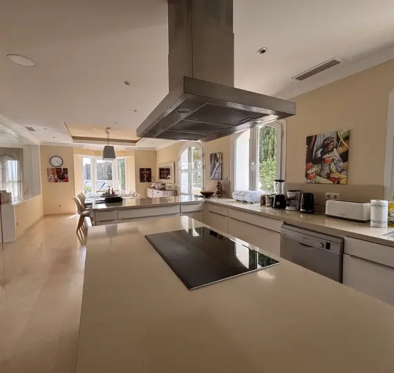 Продажа  отдельно стоящей виллы в Selwo