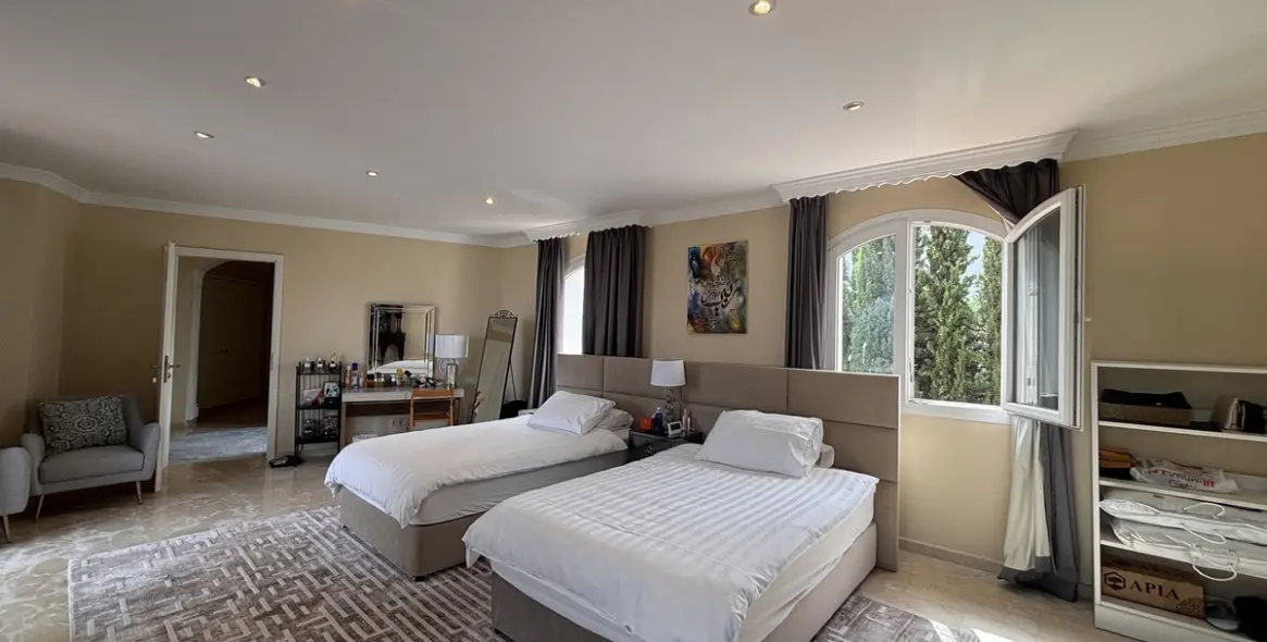 Sale of detached villa in Selwo 7