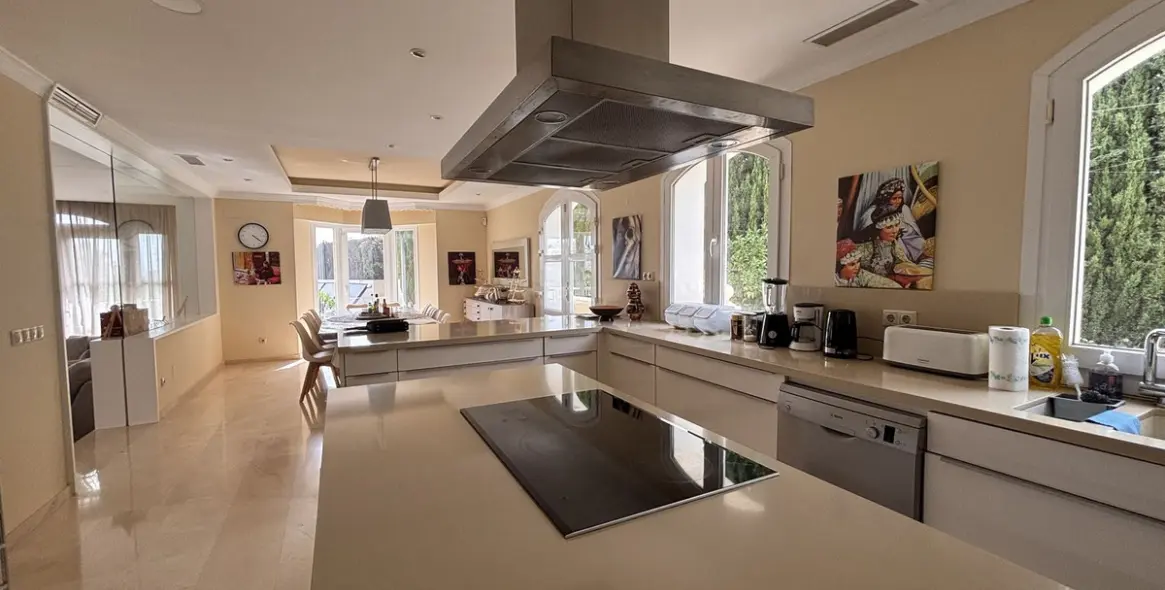 Venta de villa independiente en Selwo 3