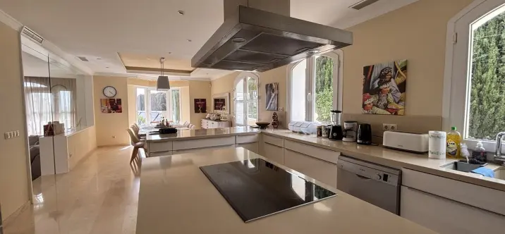 Venta de villa independiente en Selwo 2