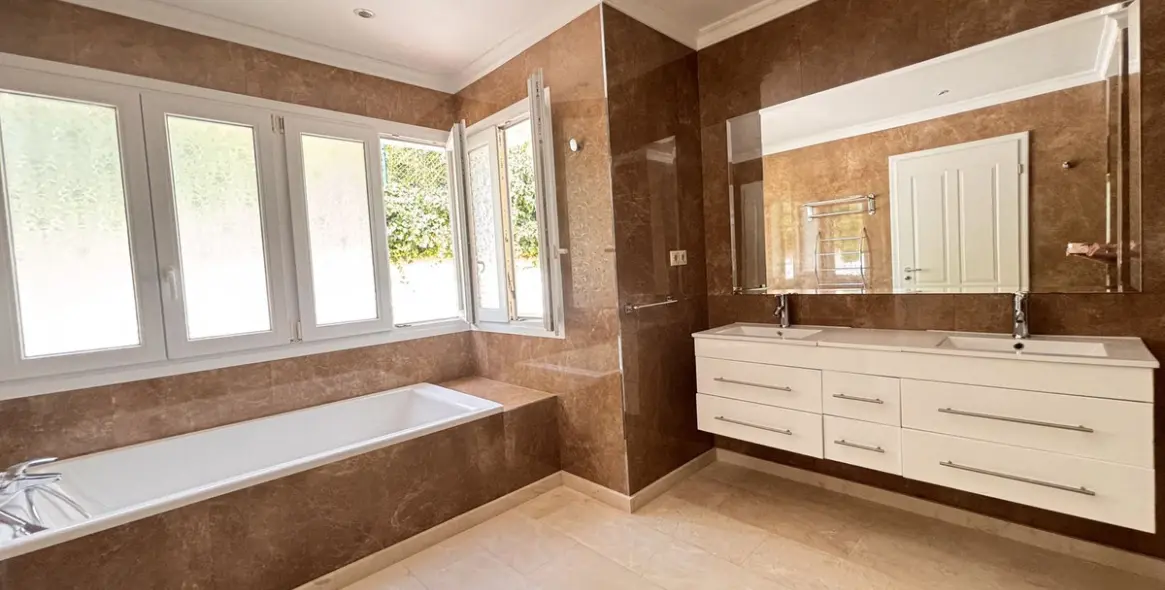 Venta de villa independiente en Selwo 14