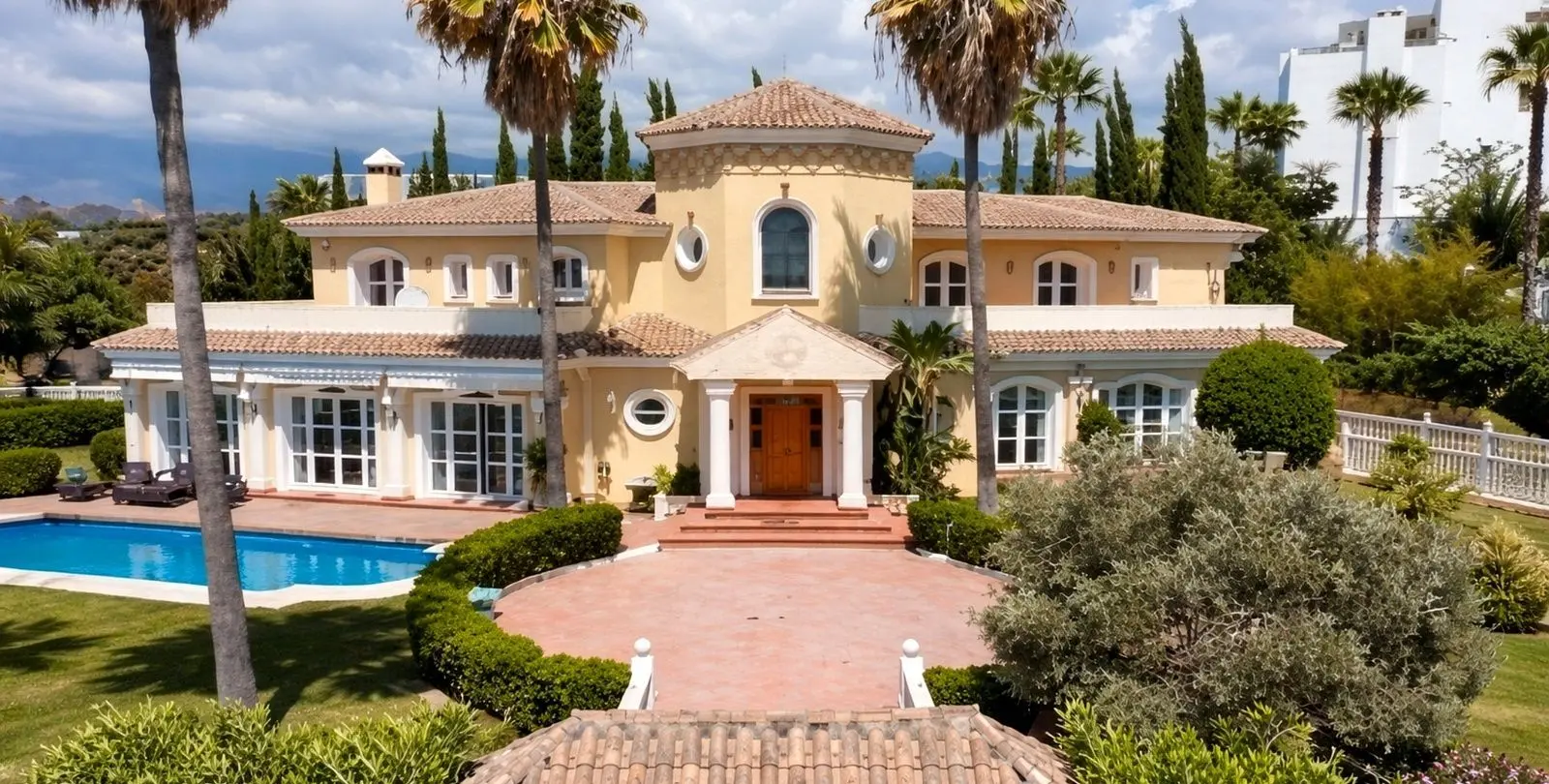 Venta de villa independiente en Selwo 1