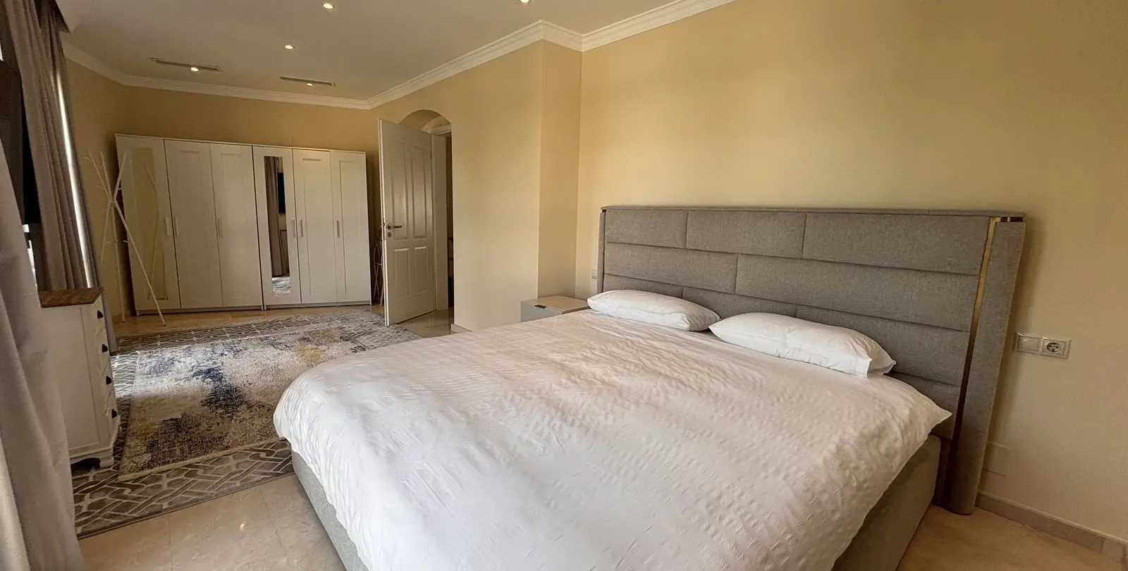 Venta de villa independiente en Selwo 17