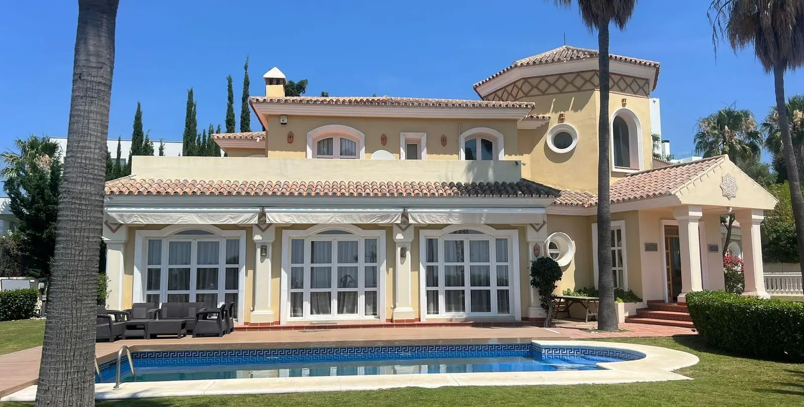 Venta de villa independiente en Selwo 30