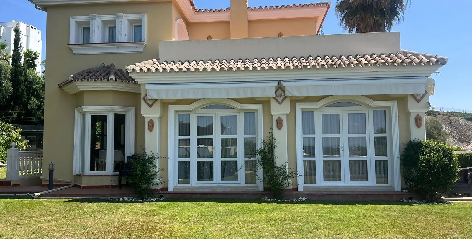 Venta de villa independiente en Selwo 31