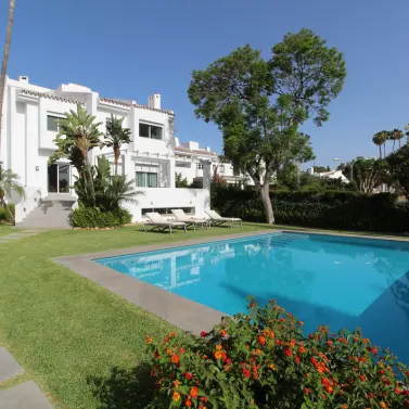 Venta de villa independiente en Nueva Andalucía