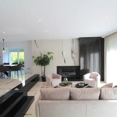 Venta de villa independiente en Nueva Andalucía