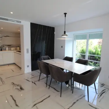 Venta de villa independiente en Nueva Andalucía