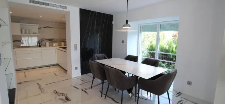 Venta de villa independiente en Nueva Andalucía 3